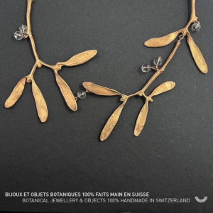 COLLIER GUI & PERLES EN CRISTAL DE ROCHE – Image 2