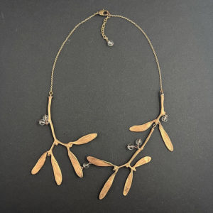 COLLIER GUI & PERLES EN CRISTAL DE ROCHE – Image 3